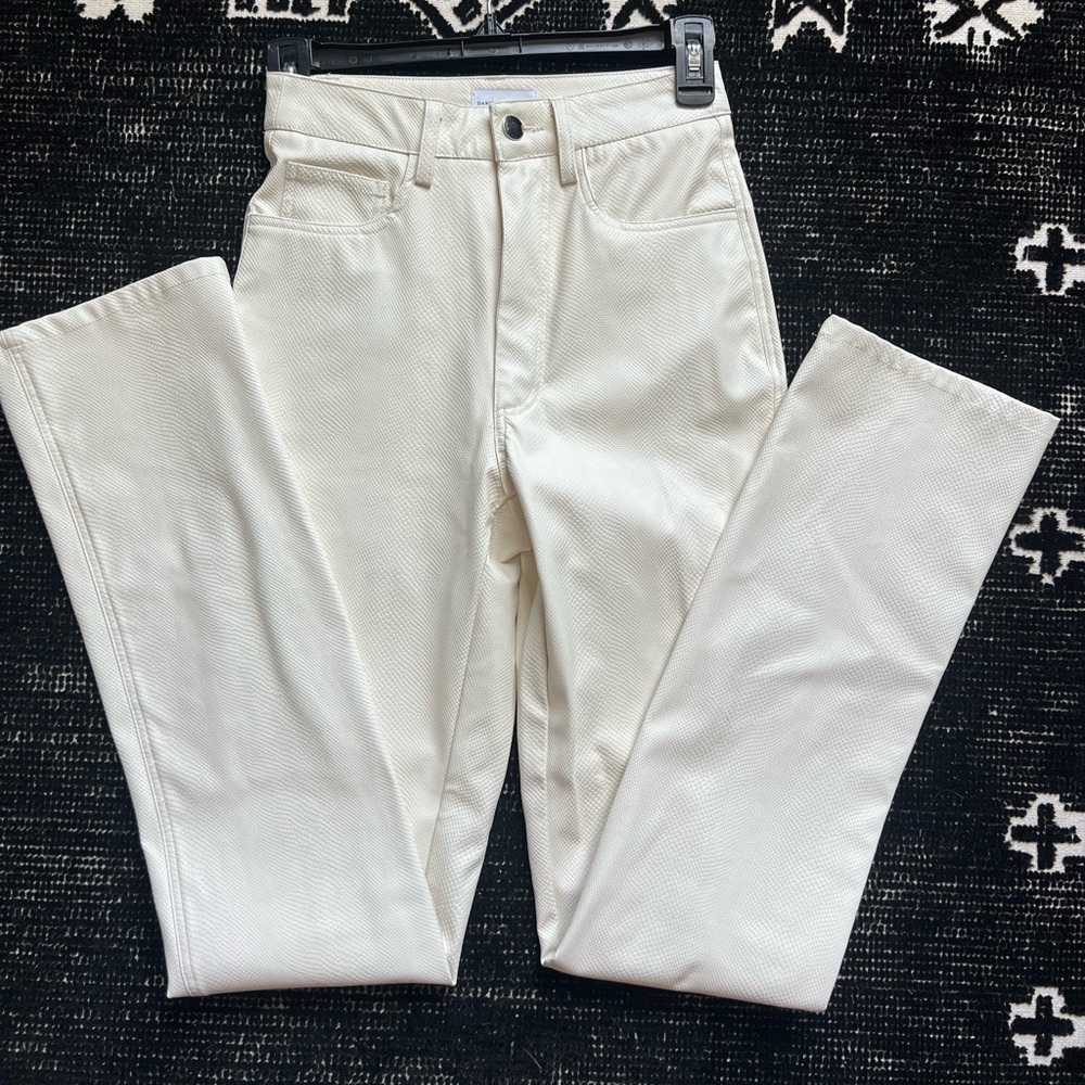 Danielle Bernstein croc stretch cream pant size 24